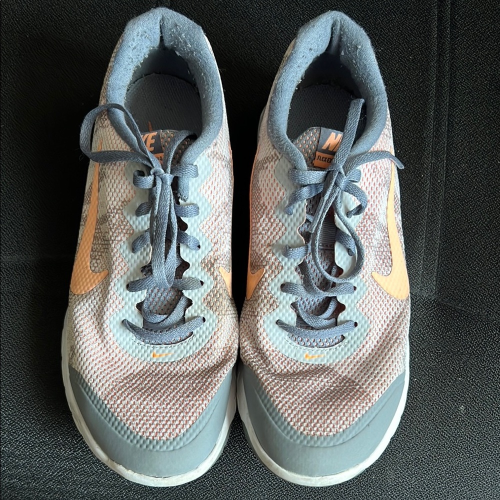 EUC Nike Gray and Orange Flex Experience RN4 Athletic Shoes Size 8.5